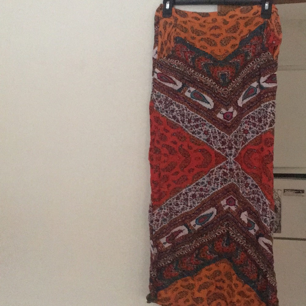Cute maxi print skirt!
